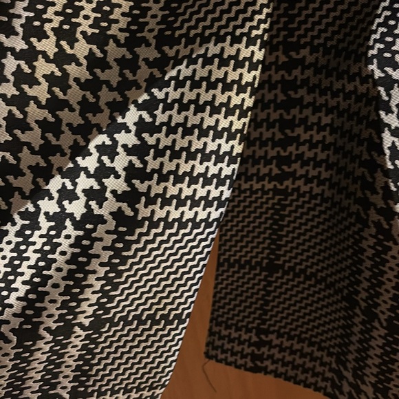 NWT -  3/4 Formal
Coat. Fits 8-10 w/curves. Tie Belt,Notched  Collar,Vented hem - Picture 5 of 8